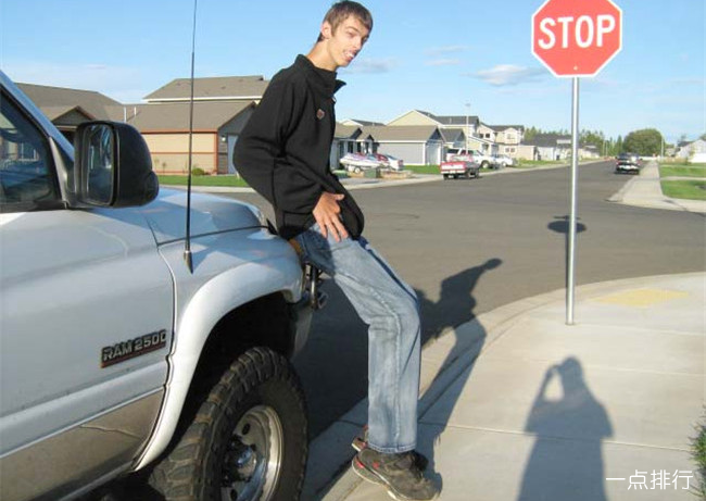 Brenden Adams，7英尺8 1/3英寸