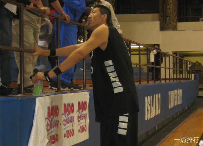 孙明明，7英尺9英寸